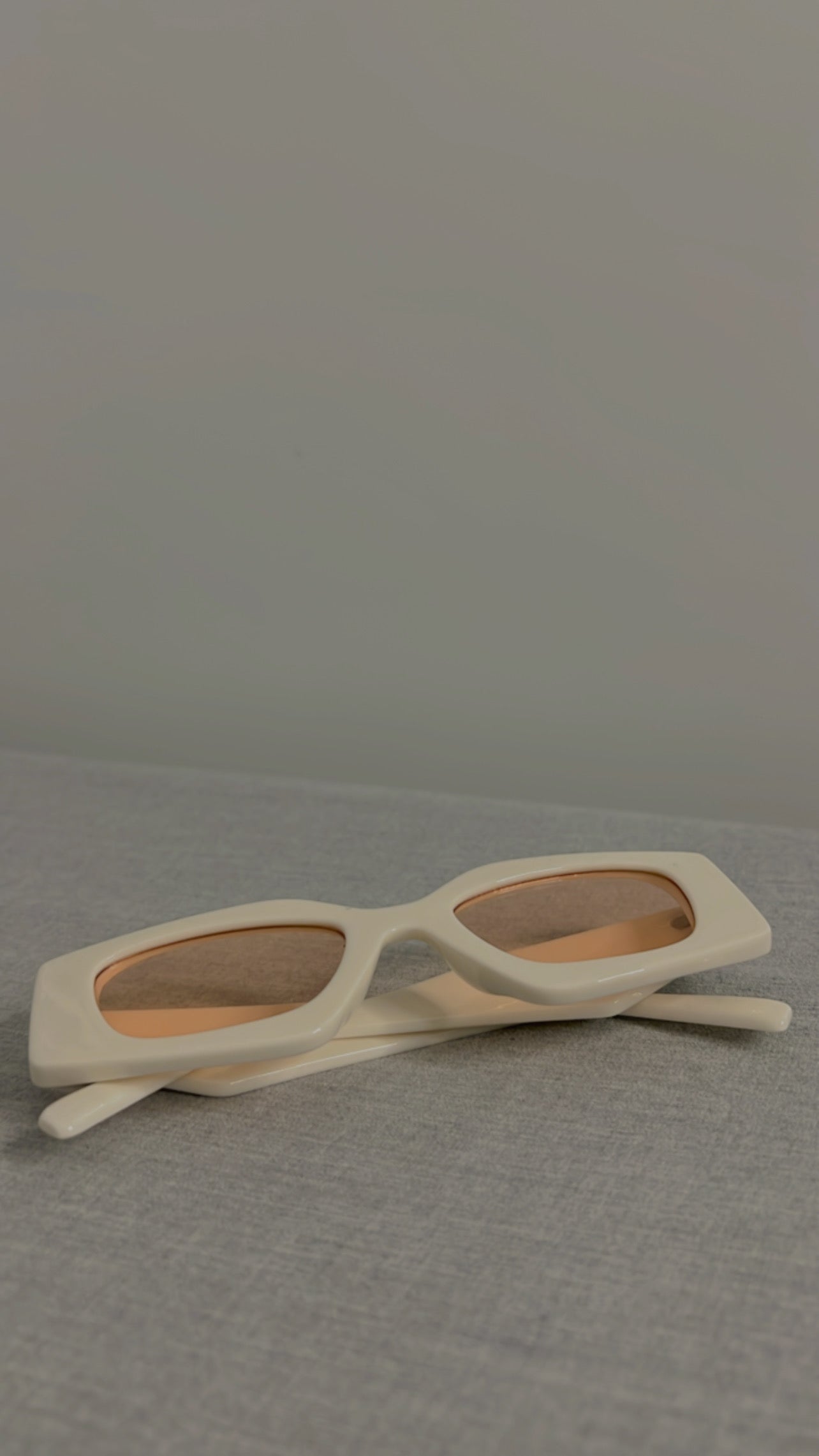 La Bella Sunglasses - White/Peach